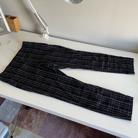 A New Day Women’s Bi-Stretch Skinny Plaid Crop Pants - Picture 5 of 6